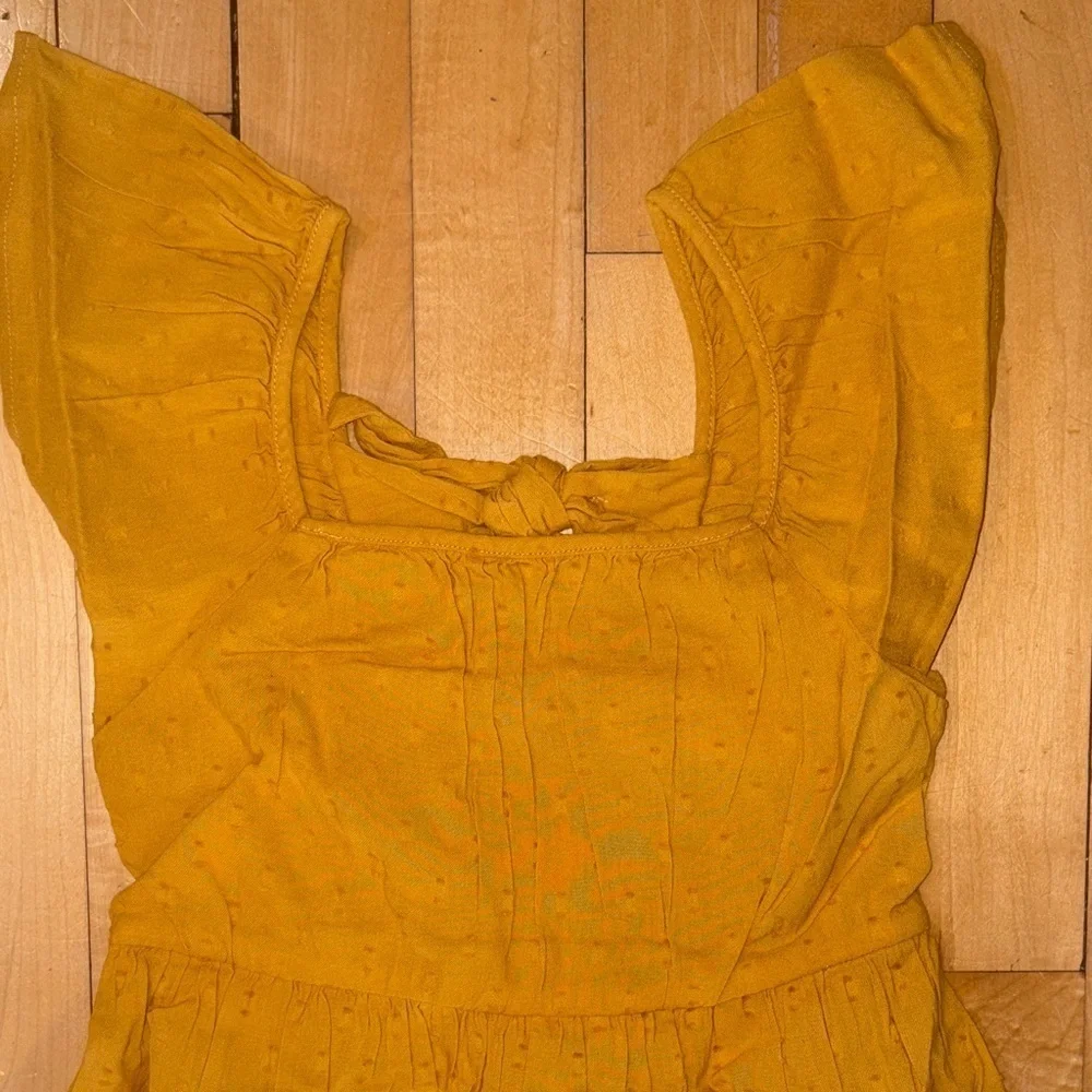 Old Navy Kids Dress in Mustard Yellow Girls size M flutter sleeves smocked waist